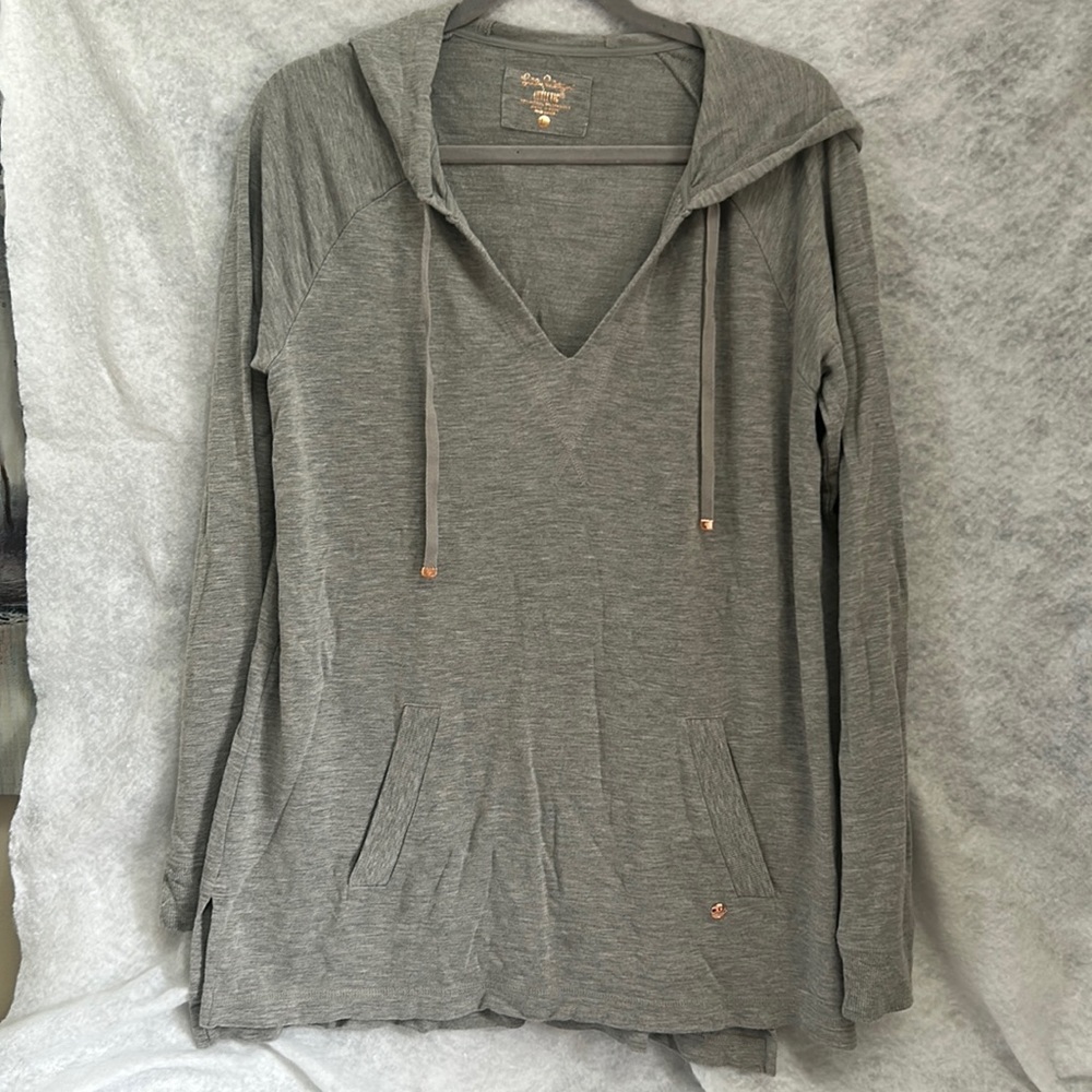 🔥SALE🔥Lily Pulitzer Luxletic Large Gray Hooded Shirt